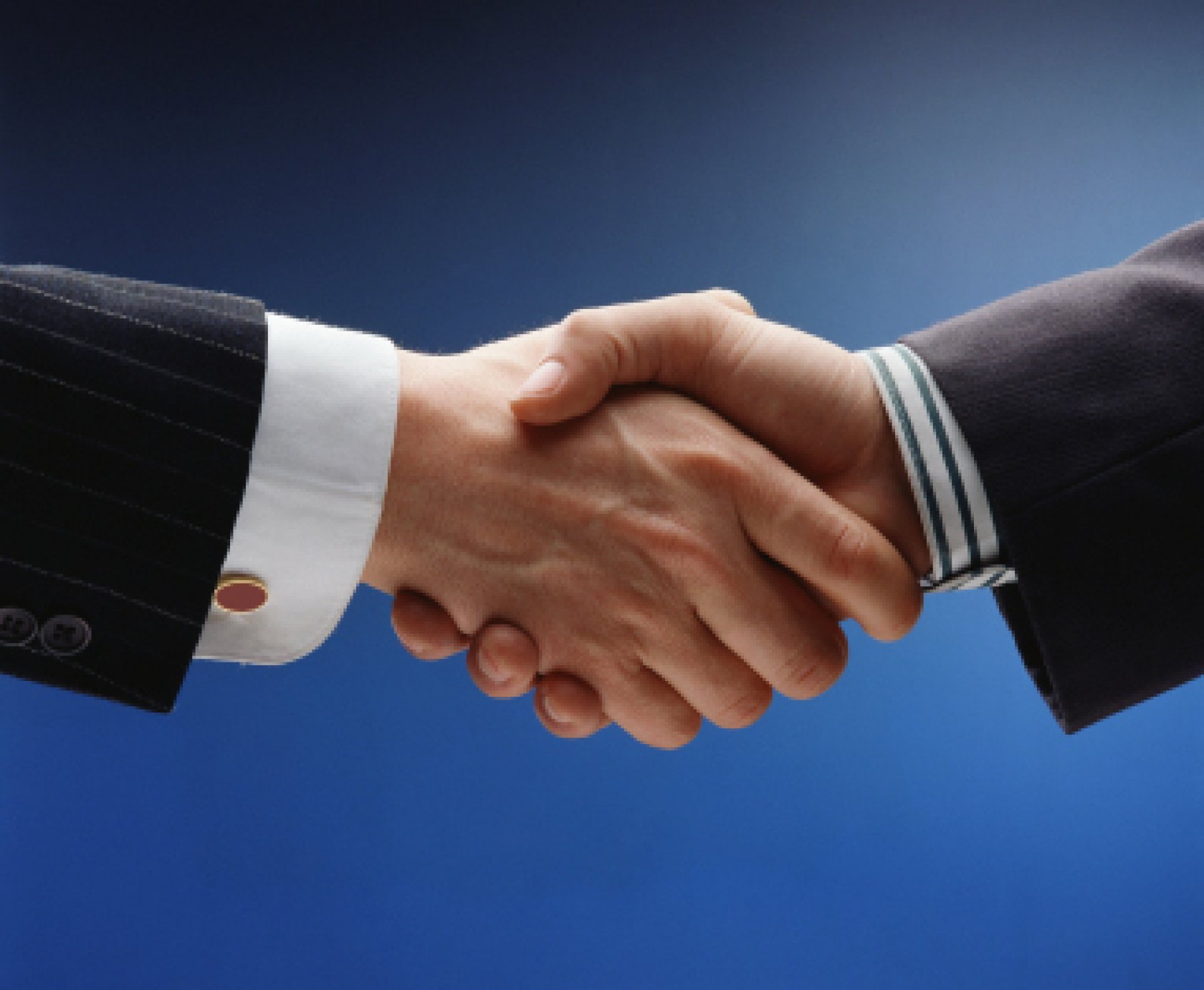 ./advice-on-how-to-properly-shake-hands-with-someone_1786660915347